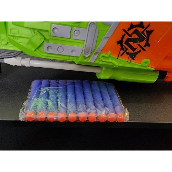 Nerf Zombie Strike Brainsaw Chainsaw Pump Action Dart Blaster Gun w/ Darts - Picture 2 of 6